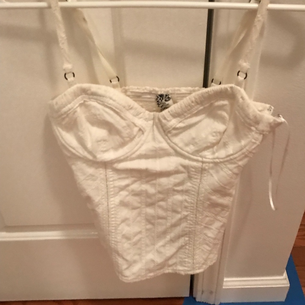 Guess white tank size small